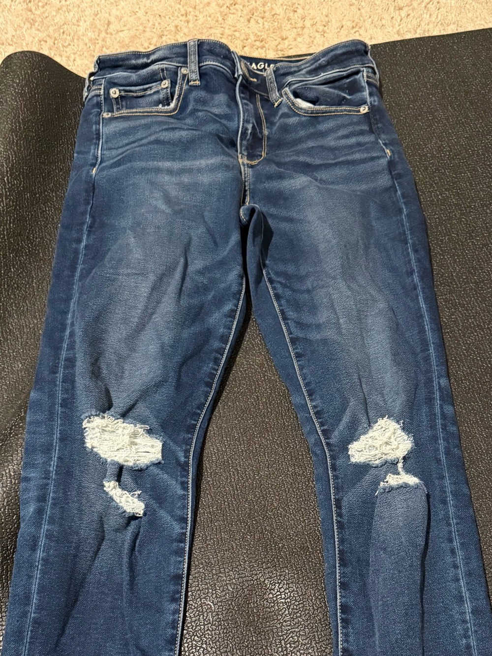American eagle size 8 Dark Blue Distressed Women’s jegging Jeans ripped knees